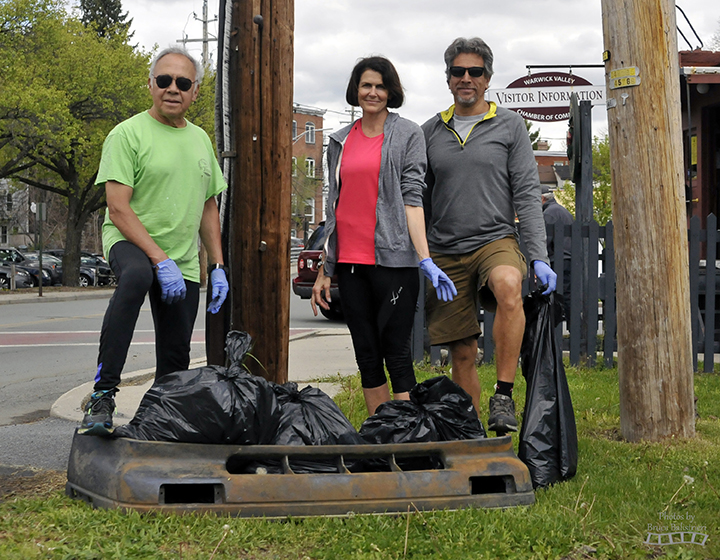 Local residents participate in the Chamber’s Annual Operation Clean Sweep.